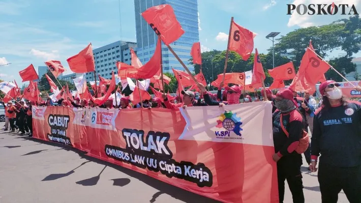 AksipPara Buruh saat demo di DPR, Jakarta. (Rizal Siregar)