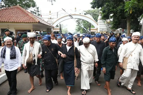 Pj Gubernur Banten Al Muktabar Terima Seba Masyarakat Adat Baduy Tahun ...