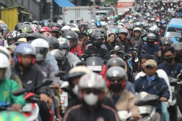 Masa libur habis, wisatawan ramai-ramai tinggalkan kawasan wisata Puncak Bogor (Panca Aji)