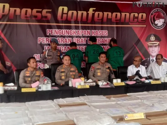 Foto: Polres Metro Jakbar saat merilis kasus pengungkapan penyimpanan obat-obatan terlarang. (Pandi)