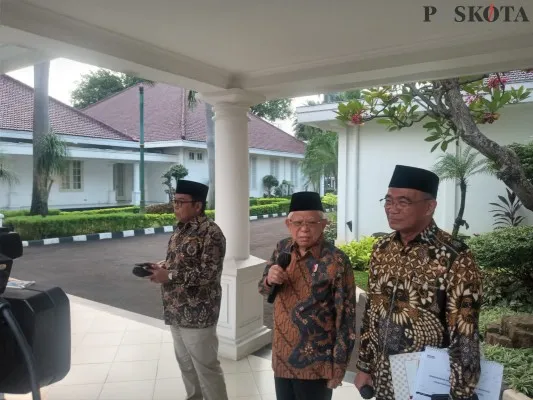 Wapres KH Ma'ruf Amin saat memberi keterangan seputar Kantor Kemensos diperiksa KPK. (johara)