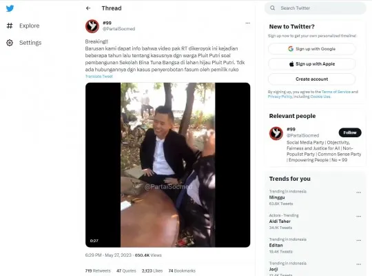 Tangkap layar video Ketua RT Pluit, Riang Prasetya diduga diintimidasi sejumlah orang. (@parataisocmed)