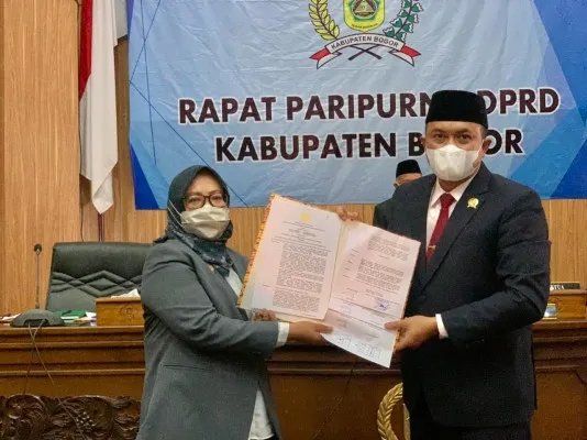 Foto: momen Ketua DPRD Rudy Susmanto dengan Bupati Bogor non aktif Ade Yasin (ist.)