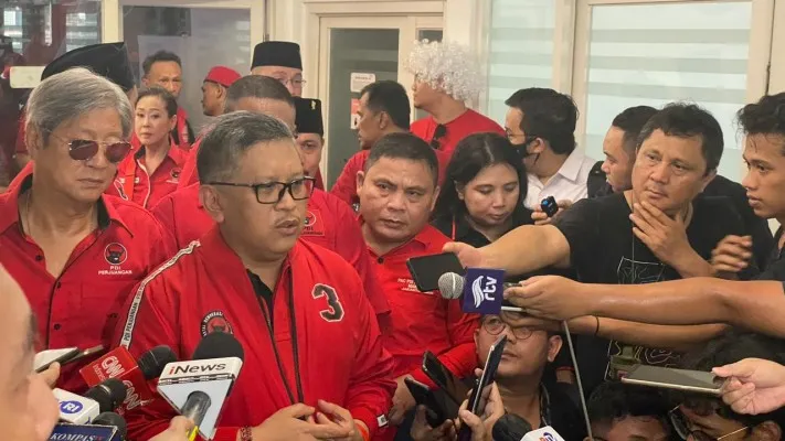 Sekjen PDIP Hasto Kristiyanto sebut ada partai lain siap dukung Ganjar. Foto: Poskota/Aldi.