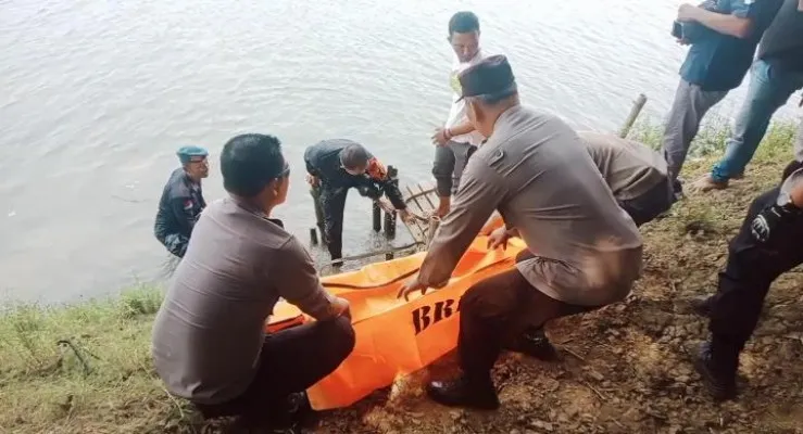 Pencuri motor tewas di Sungai Citarum. Foto: Ist.