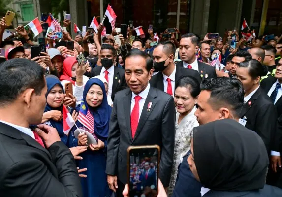 Presiden Joko Widodo saat tiba di Malaysia. (biro pers)