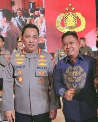 Kapolri Jendral Sigit Listyo bersama Ketua Mabes LMP Arsyad Cannu usai menghadiri sertijab Wakapolri. (Ist)