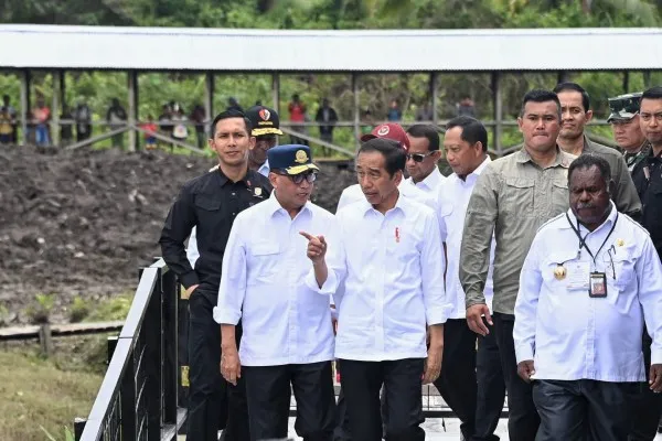 Dampingi  Presiden Jokowi, Menhub  Budi Karya Sumadi, resmikan Bandar Udara Ewer di Kabupaten Asmat, Papua Selatan. (ist)