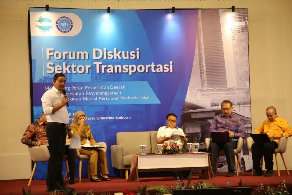 Hendro Sugiatno dalam Forum Diskusi Sektor Transportasi. (ist)