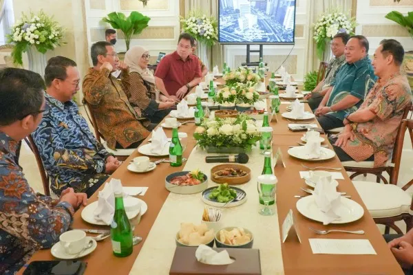 Foto: Pj Gubernur DKI Jakarta Heru Budi Hartono gelar diskusi santai dengan pelaku usaha di rumah dinas Gubernur. (Ist.)