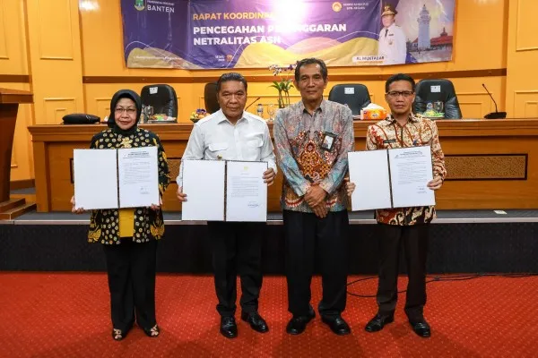 Foto: Pemerintah Provinsi Banten raih penghargaan dari Komisi Aparatur Sipil Negara (KASN) atas hasil pengukuran tingkat kepatuhan pelaksanaan nilai dasar, kode etik dan kode perilaku ASN dengan predikat Cukup Patuh. (Ist.)