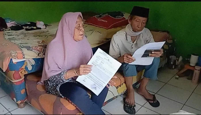 Foto : Korban Pasutri lansia korban ganjal ATM di minimarket, Tambun Selatan, Kabupaten Bekasi. (Ist).