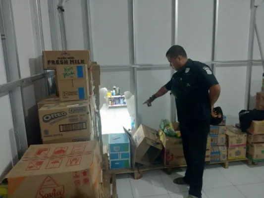 Polisi melakukan olah TKP perampokan Alfamart di Ciledug, Tangerang. (Ist)