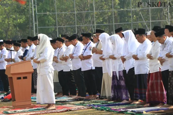 Pelaksanaan Salat Istisqa di Puspemkab Tangerang. (Veronica)