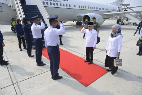 Wapres KH Ma'ruf Amin saat akan berangkat ke Papua. (setwapres)