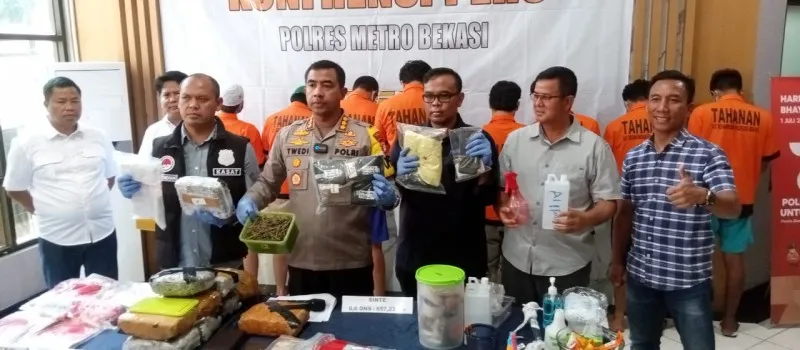 Teks Foto : Pengungkapan narkoba di Polres Metro Bekasi. (Humas Polres)