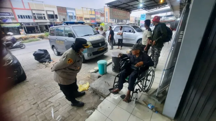 Kepolisian mendatangi Ajat di Bekasi Utara. (Ist).