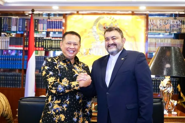 Ketua MPR RI  Bambang Soesatyo bersama Duta Besar Iran untuk Indonesia H.E. Mr. Mohammad Boroijerd. (ist)