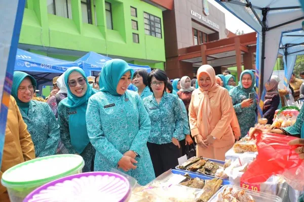 Gelaran operasi pasar murah di Pemkot Bekasi. (Humas)