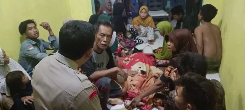 Teks foto : Suasana di rumah duka korban tenggelam. (ist)