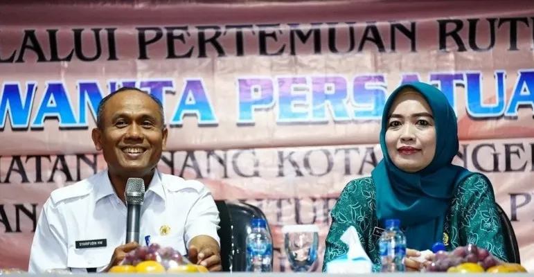 Caption foto : Ketua TP PKK Kecamatan Pinang, Lisda Hidayani dan Camat Pinang, Syarifudin. (ist)