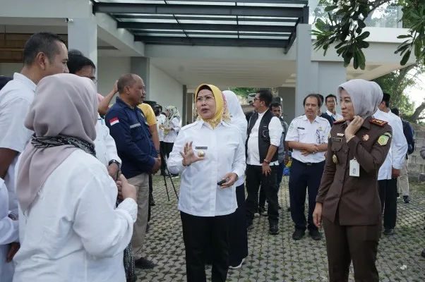 Bupati Serang, Ratu Tatu Chasanah disela-sela rapat dengan Forkopimda Kabupaten Serang di Anyer. (Ist)