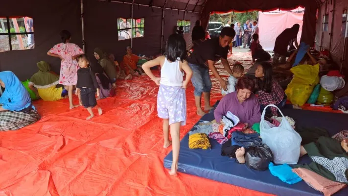 Warga Manggarai korban kebakaran menempati tenda penampungan milik BPBD DKI Jakakrta. (Angga)