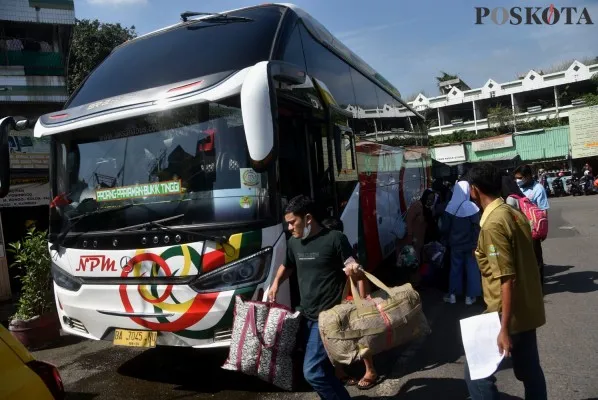 Terminal Bekasi ramai saat libur natal dan tahun baru (Nataru), pengelola pun antisipasi lonjakan. (Ihsan)