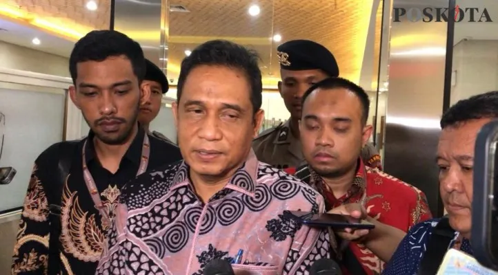 Teks Foto: Kuasa Hukum Firli Bahuri, Ian Iskandar. (Pandi)