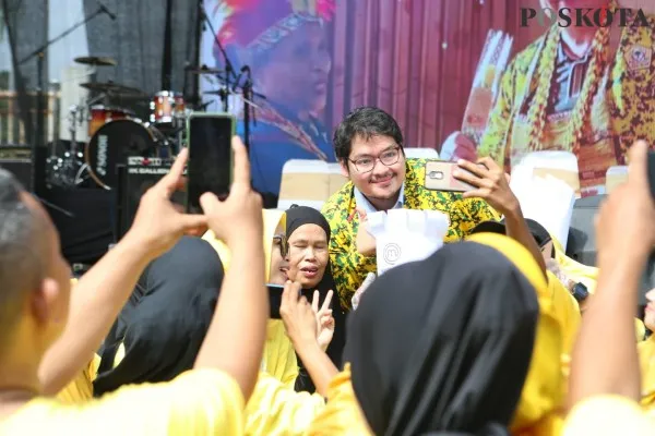 Foto: Melalui Program Makan Siang Gratis (PMSG), Anggota Komisi IV DPR RI Ravindra Airlangga targetkan Kabupaten Bogor zero stunting di tahun 2029. (Poskota/Panca Aji)