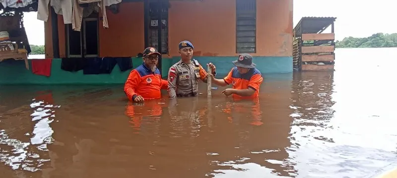 Teks Foto: Banjir landa Kabupaten Sintang. (ist)