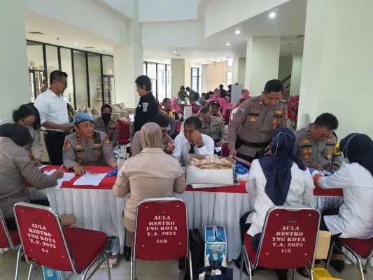 Pemeriksaan kesehatan anggota Polres Metro Tangerang Kota. (ist)