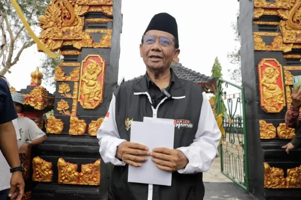 Foto: Menkopolhukam RI Mahfud MD umumkan mundur dari jabatannya fokus ke Cawapres di Pilpres 2024. (Ist.)