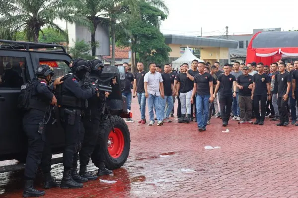 Suasana simulasi yang menggambarkan situasi pemilu yang memanas. (ist)