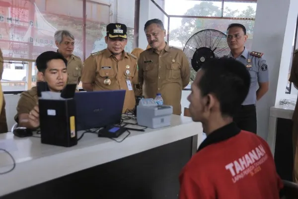 Warga binaan saat melakukan perekaman E-KTP. (ist)