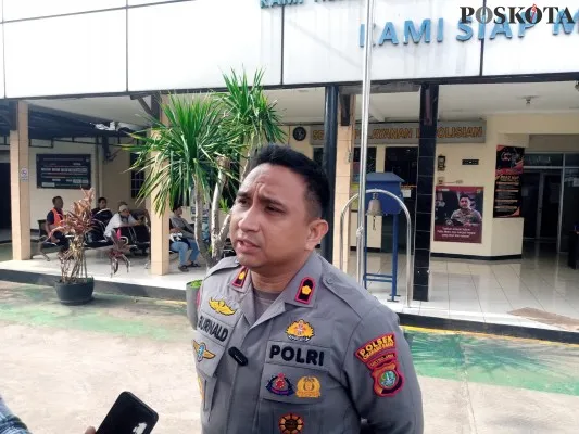 Kapolsek Cikarang Barat, Kompol Gurnald Patiran. (Poskota.co.id/Ihsan Fahmi)