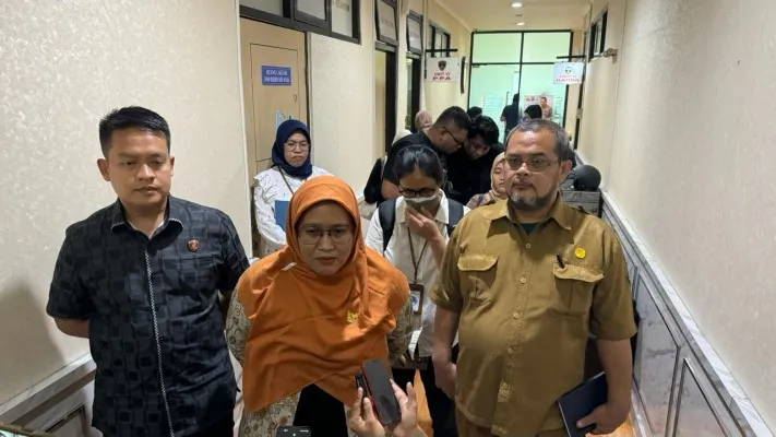 Diyah Puspitarini, Komisioner  KPAI saat mendatangi Polres Tangsel. (ist)