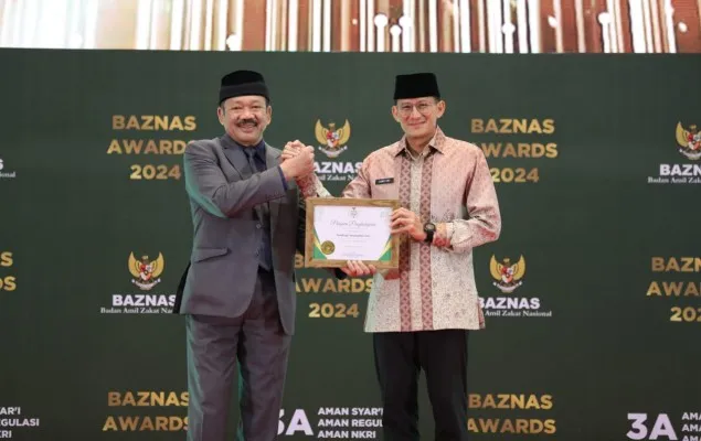 Foto: Menparekraf RI Sandiaga Uno menerima penghargaan Baznas Award 2024. (Ist.)