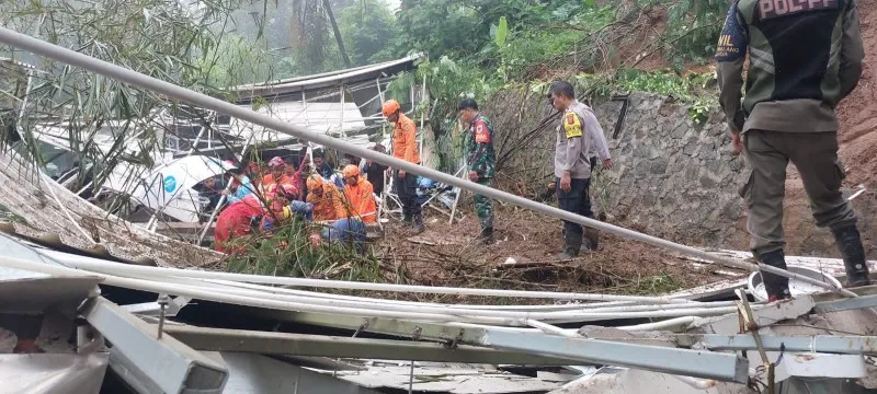 Longsor terjadi di Cisarua, Bogor, Senin pagi, 11 Maret 2024. (Dok. BPBD kabupaten Bogor)