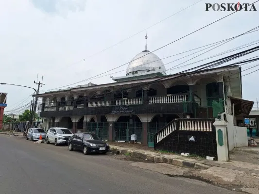 Masjid satu abad 'Jami An Nur', di Jalan jenderal Sudirman, Kranji, Bekasi Barat. (Foto: Poskota/Ihsan Fahmi)