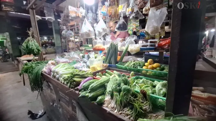 Lapak sayur mayur milik Juan di Pasar Abdul Ghofur, Bekasi Utara, Kota Bekasi. (Poskota/Ihsan Fahmi).