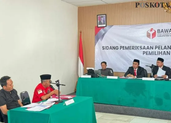 Caleg DPRD Kabupaten Tangerang dari PDIP, Akmaludin saat menghadiri sidang di Bawaslu Kabupaten Tangerang. (Poskota/Veronica)