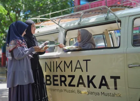 Foto: Baznas RI menghadirkan layanan Zakat Vintage sebuah inovasi mempermudah muzaki dalam menunaikan Zakat, di bulan suci Ramadhan 1445 H menggunakan mobil klasik. (Dok. Baznas RI)