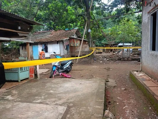 Pemerintah akan memperbaiki 31 rumah warga Ciangsana, Kabupaten Bogor yang terdampak ledakan gudang amunisi Kodam Jaya. (Poskota/Panca Aji)