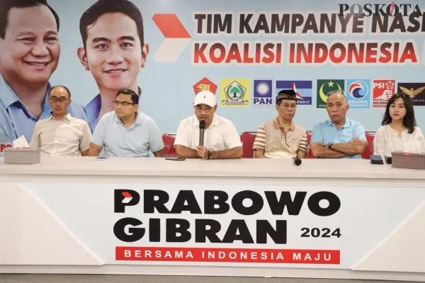 Tim Kampanye Nasional Bidang Relawan (TKN Golf) resmi membubarkan diri dalam pertemuan di rumah sekretariat bersama (sekber) TKN Golf Slipi Jakbar. (Poskota/Angga)