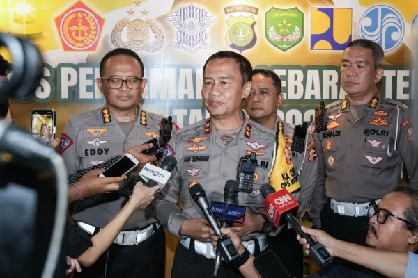 Kakorlantas Polri Irjen Pol Aan Suhanan bersama jajaran  dalam memberikan keterangan kepada wartawan soal arus mudik lebaran. (Dok Korlantas Polri)