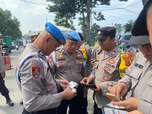 Pemeriksaan kelengkapan administrasi anggota Polres Bogor (Dok. Polres Bogor)