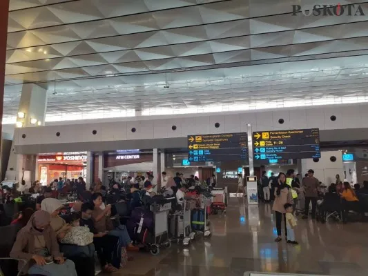 Situasi Bandara Soekarno-Hatta saat periode mudik lebaran 2024. (Poskota.co.id/Veronica)