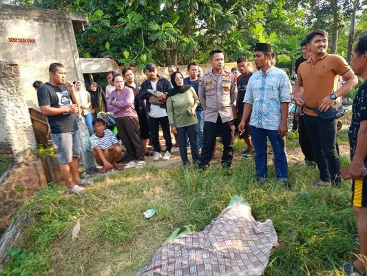 Jasad korban sebelum dievakuasi petugas ke RS Bhayangkara. (Dok. Humas Polresta Serang Kota)