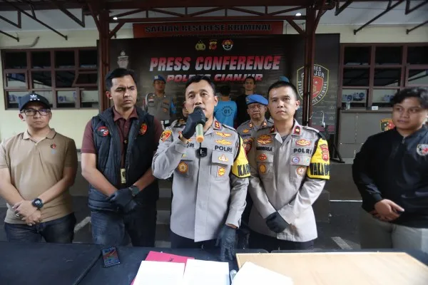 Polres Cianjur merilis pelaku peretasan akun Dirjen Kelautan. (Dok. Polres Cianjur)